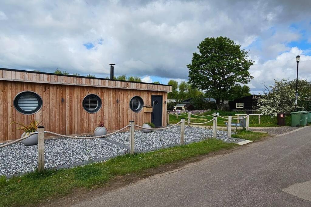 Humberston Boathouse Lodge & Hot Tub - Cleethorpes Beach Cabin Chalet Exterior foto