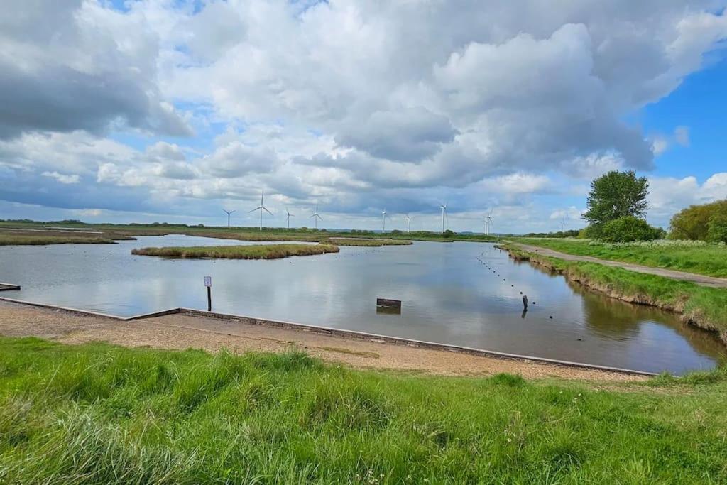 Humberston Boathouse Lodge & Hot Tub - Cleethorpes Beach Cabin Chalet Exterior foto